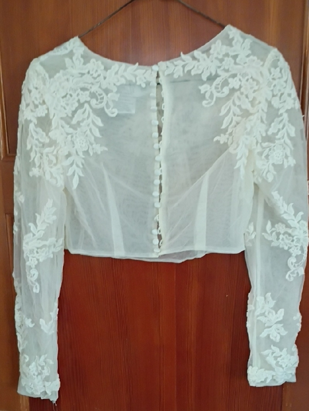 Delicate Ivory Lace Sheer Crop Top - Women - Picture 4 of 10